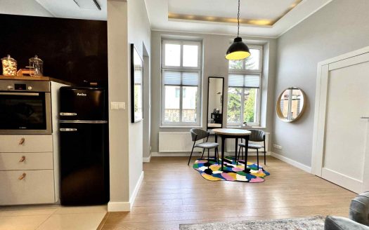 Klimatyczne, 2-pokojowe mieszkanie w kamienicy