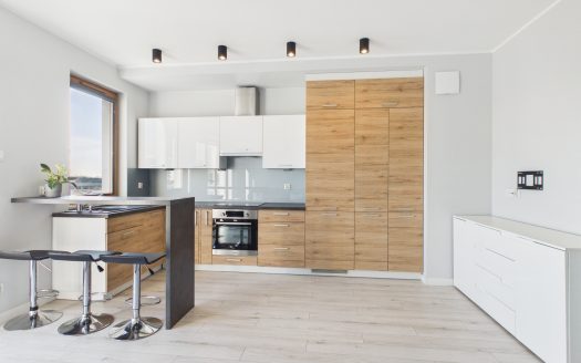 Jasna kawalerka z balkonem i pięknym widokiem